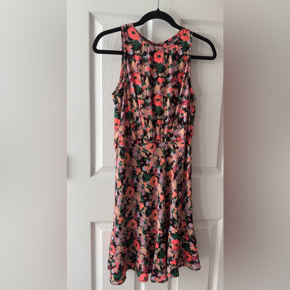 J.Crew Mercantile Ruched Waist Dress
Color: Floral/Neon Floral Flounce
Size: 6